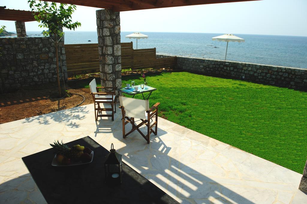 קיוטארי Alisahni Beachfront Villas מראה חיצוני תמונה