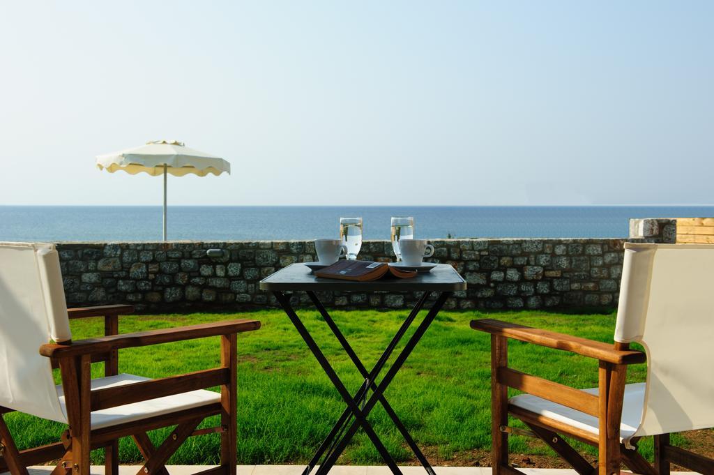 קיוטארי Alisahni Beachfront Villas מראה חיצוני תמונה