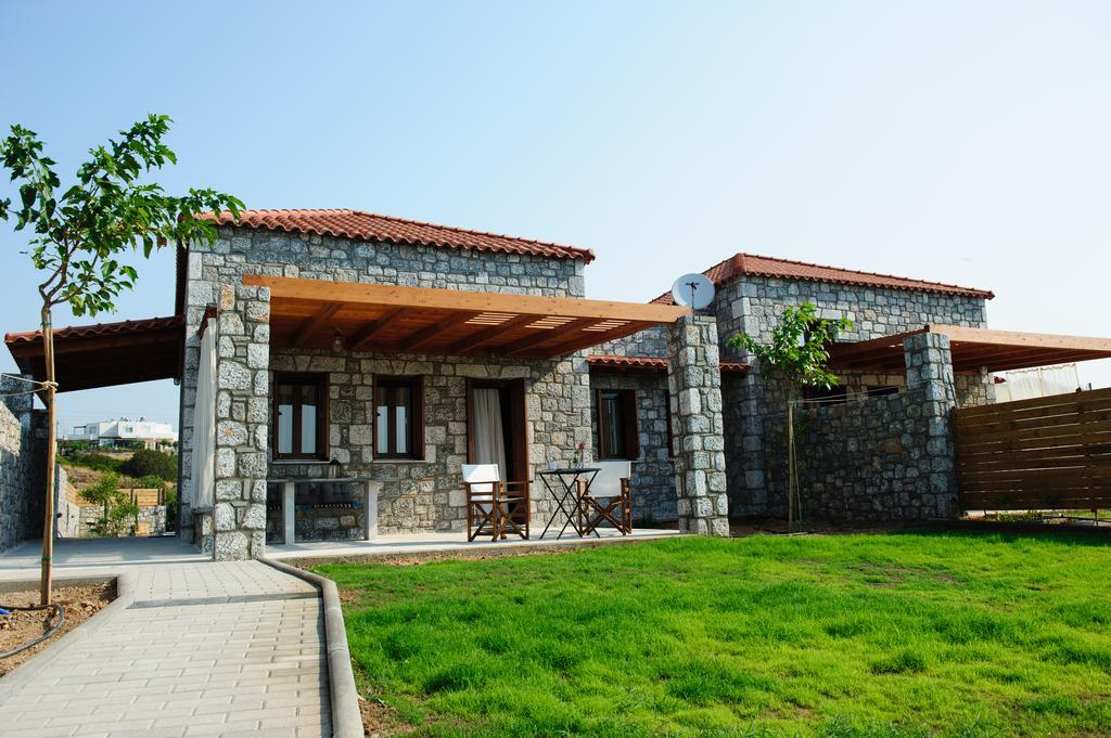 קיוטארי Alisahni Beachfront Villas מראה חיצוני תמונה