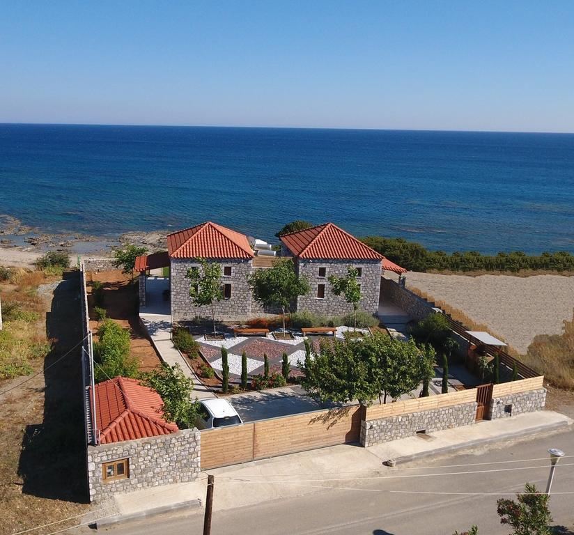קיוטארי Alisahni Beachfront Villas מראה חיצוני תמונה